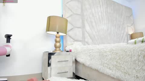 Snapshot of hanna_evanns_ chatting on December 8, 12:02 am Hanna online show from December 8, 12:02 am