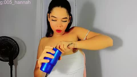 hannahsmit_ online show from October 14, 9:32 am