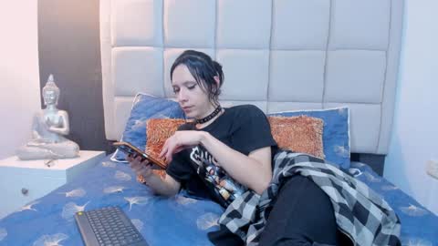 Snapshot of hecate1_ chatting on December 27, 7:14 pm Keira Hecate online show from December 27, 7:14 pm