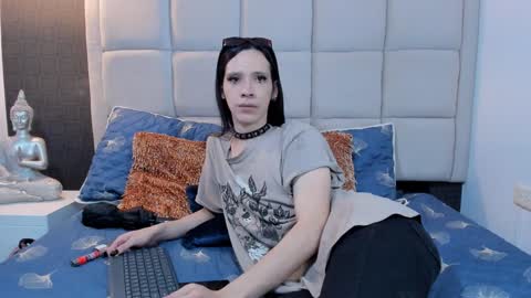 Snapshot of hecate1_ chatting on December 30, 7:32 pm Keira Hecate online show from December 30, 7:32 pm