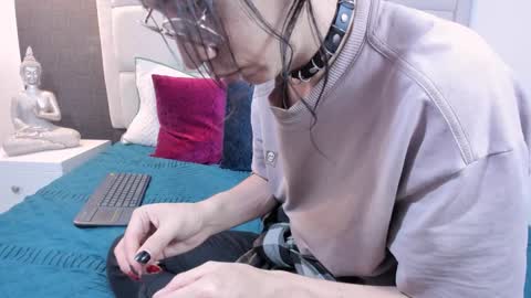Snapshot of hecate1_ chatting on January 23, 7:18 pm Keira Hecate online show from January 23, 7:18 pm