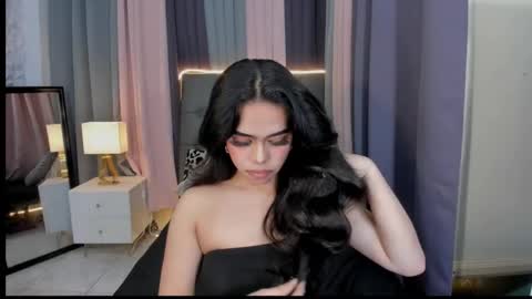 Snapshot of hennessygoddess69 chatting on December 21, 3:03 am HENNESSY online show from December 21, 3:03 am