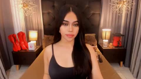 Snapshot of hennessygoddess69 chatting on January 25, 12:17 am HENNESSY online show from January 25, 12:17 am