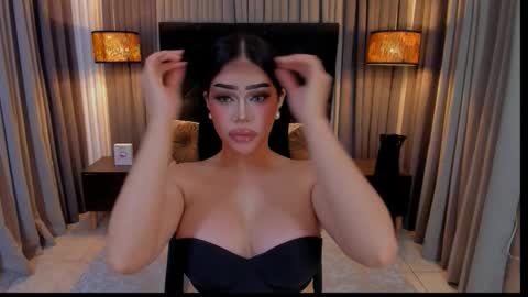 Snapshot of hennessygoddess69 chatting on September 15, 11:48 am HENNESSY online show from September 15, 11:48 am