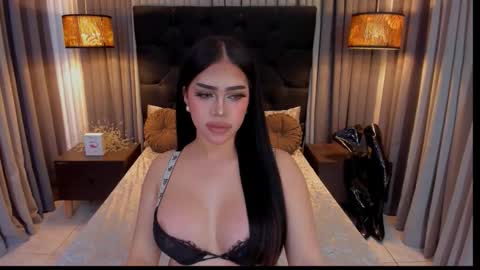 Snapshot of hennessygoddess69 chatting on September 18, 10:09 am HENNESSY online show from September 18, 10:09 am