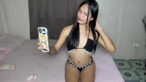 Snapshot of hestia_lovexx chatting on October 9, 7:04 pm Hestia Make me In love with you online show from October 9, 7:04 pm
