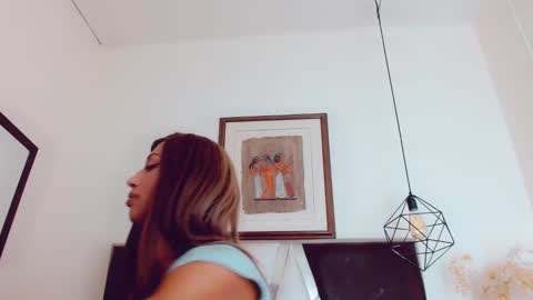 Snapshot of hilary_avilan chatting on December 10, 8:05 pm Hilary Avilan online show from December 10, 8:05 pm