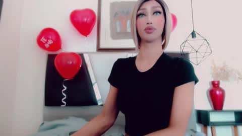 Snapshot of hilary_avilan chatting on February 17, 7:53 pm Hilary Avilan online show from February 17, 7:53 pm