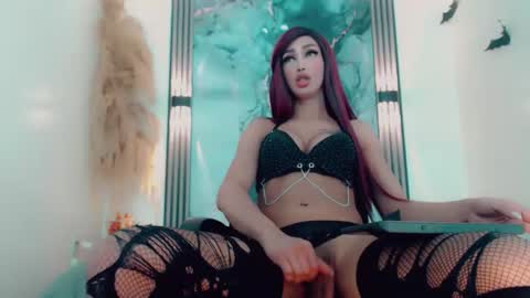 Hilary Avilan online show from October 15, 8:20 pm