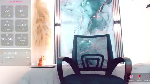 Hilary Avilan online show from October 16, 8:30 pm