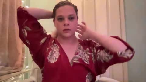 Hollys Drive threw Side Of CB. online show from December 14, 12:33 am