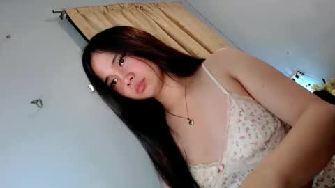 Snapshot of holly_sasa chatting on October 6, 6:35 am Sasa online show from October 6, 6:35 am