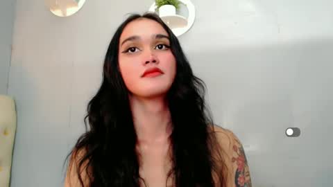 Snapshot of holly_sunshine69 chatting on January 9, 10:20 am Apple online show from January 9, 10:20 am