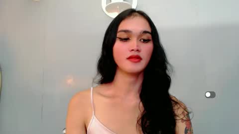 Snapshot of holly_sunshine69 chatting on January 10, 9:34 am Apple online show from January 10, 9:34 am