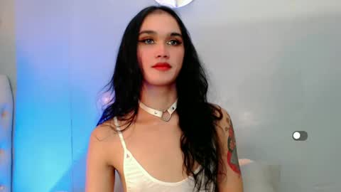 Snapshot of holly_sunshine69 chatting on February 1, 8:29 am Apple online show from February 1, 8:29 am