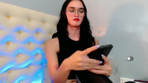 Snapshot of holly_sunshine69 chatting on February 28, 8:53 am Apple online show from February 28, 8:53 am