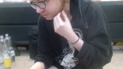 Holly Hawkes online show from February 27, 11:15 pm