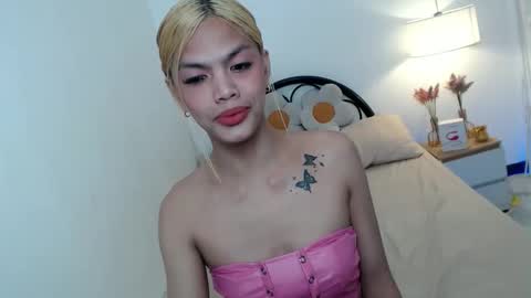 Snapshot of holymary_69 chatting on October 17, 2:37 am Patricia online show from October 17, 2:37 am