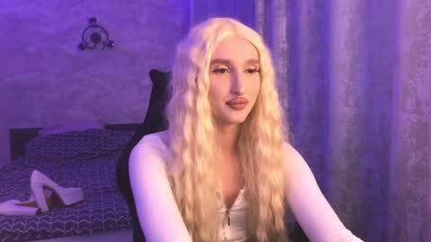 Snapshot of honey_sunset chatting on September 9, 4:28 pm honey_sunset online show from September 9, 4:28 pm