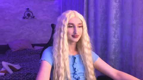 Snapshot of honey_sunset chatting on September 10, 4:28 pm honey_sunset online show from September 10, 4:28 pm