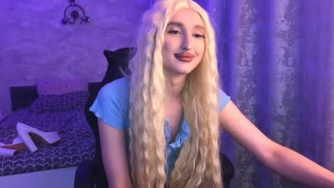 Snapshot of honey_sunset chatting on September 12, 5:40 pm honey_sunset online show from September 12, 5:40 pm