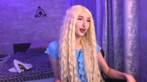 Snapshot of honey_sunset chatting on September 14, 5:39 pm honey_sunset online show from September 14, 5:39 pm