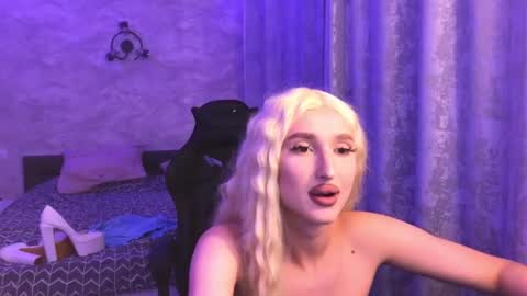 Snapshot of honey_sunset chatting on September 15, 5:40 pm honey_sunset online show from September 15, 5:40 pm