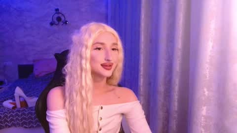 honey_sunset online show from October 15, 5:13 pm