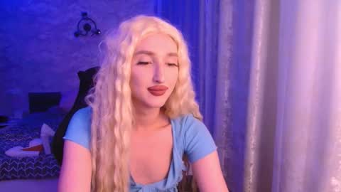 honey_sunset online show from October 17, 5:38 pm