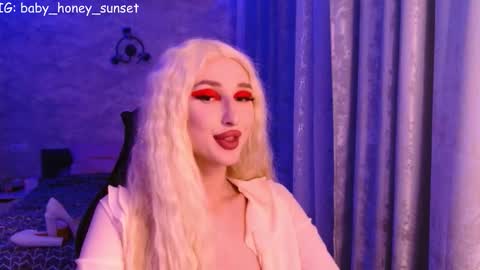 honey_sunset online show from February 20, 6:10 pm