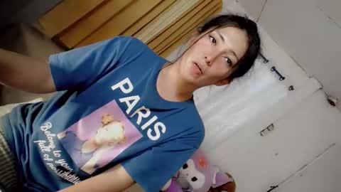 its me CLAUDIA online show from February 16, 5:28 am