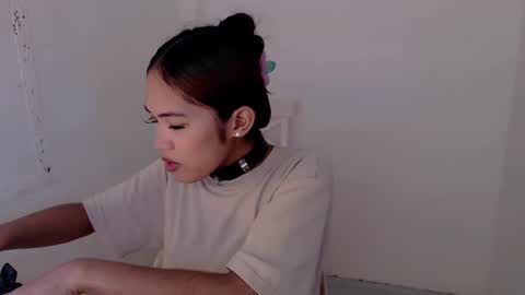 Snapshot of hot_falling_devilxx chatting on December 9, 7:29 pm online show from December 9, 7:29 pm