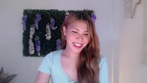Snapshot of hot_selenaxx chatting on March 4, 4:52 pm Selena online show from March 4, 4:52 pm
