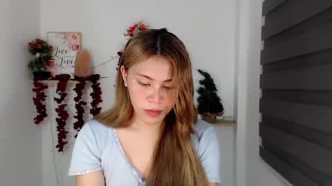 Snapshot of hot_selenaxx chatting on March 5, 6:18 pm Selena online show from March 5, 6:18 pm