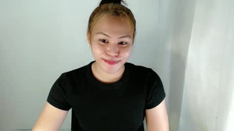 Snapshot of hot_selenaxx chatting on October 4, 6:09 pm Selena online show from October 4, 6:09 pm