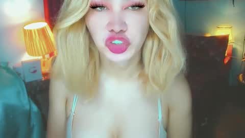 Snapshot of hotbabe_tanya chatting on February 17, 1:04 am T A N Y A online show from February 17, 1:04 am