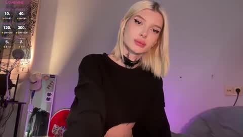 hotchubently online show from October 15, 2:50 pm