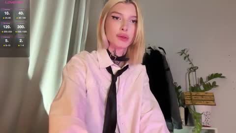 hotchubently online show from October 18, 7:28 pm