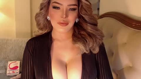 Snapshot of hotgoddesselectrax chatting on October 5, 2:45 am Miss ELY online show from October 5, 2:45 am