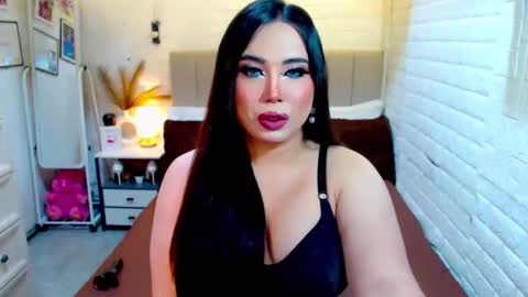 Snapshot of hotlexus69 chatting on September 12, 12:41 am LEXUS online show from September 12, 12:41 am