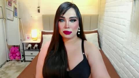 Snapshot of hotlexus69 chatting on September 13, 1:22 am LEXUS online show from September 13, 1:22 am