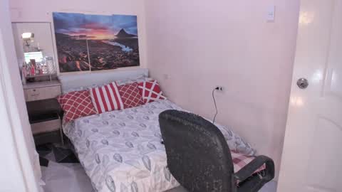 Snapshot of hotnasty_madisson chatting on December 23, 3:44 pm Madi online show from December 23, 3:44 pm