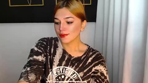 Snapshot of hotstellacumxxx chatting on December 4, 4:59 am STELLA online show from December 4, 4:59 am