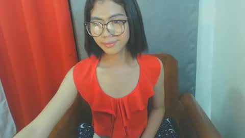 Snapshot of hottestdella69 chatting on October 6, 10:54 pm hottestdella69 online show from October 6, 10:54 pm