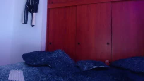 Snapshot of hottie_cristal chatting on October 6, 6:24 am Marjorie online show from October 6, 6:24 am