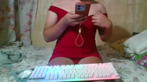 hotwild4uxx online show from May 4, 2:00 pm
