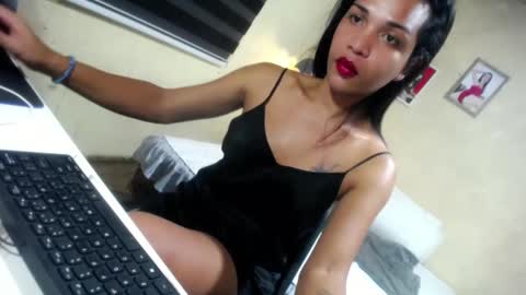 Snapshot of hugcock69_precious chatting on March 11, 12:39 pm Precious online show from March 11, 12:39 pm