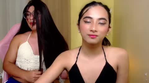 Snapshot of hugeasiancockandrea chatting on February 5, 4:37 pm drea online show from February 5, 4:37 pm