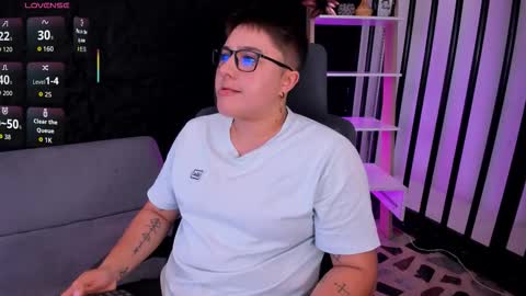 Snapshot of iangilbert chatting on October 3, 9:15 pm ian online show from October 3, 9:15 pm