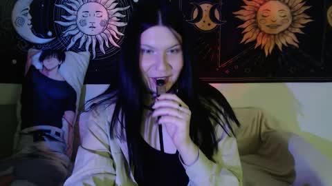 Vella online show from March 5, 6:13 pm